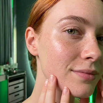 Nahaufnahme gepflegter Haut im TEO SKIN Studio